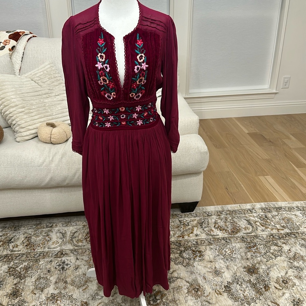 Gorgeous embroidered Free People dress! Beautiful berry color& velvet detailing